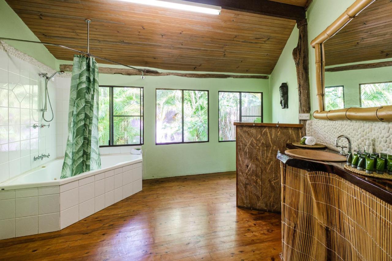 Getaways At Byfield Villa Екстериор снимка