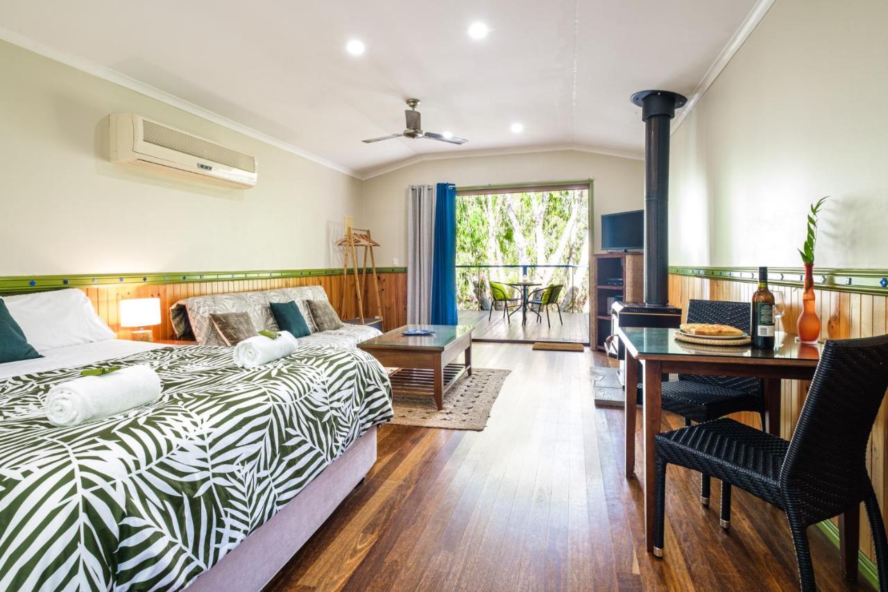 Getaways At Byfield Villa Екстериор снимка
